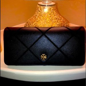 NWOT Tory Burch black wallet leather